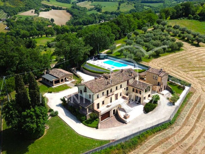 Casa con 6 locali in vendita in Contrada Colcù, Caldarola