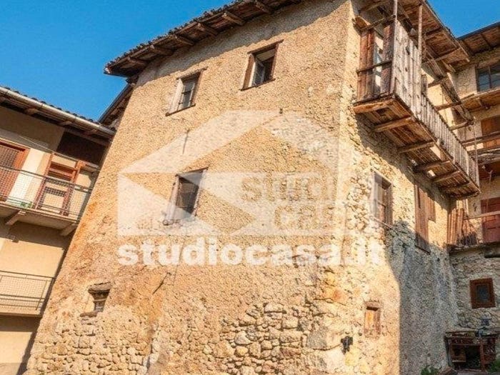 Casa con 6 locali in vendita in Piazza, Terragnolo