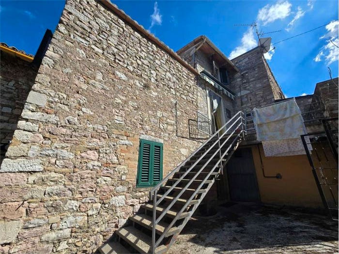Appartamento con 6 locali in vendita in Giano, Giano dell'Umbria