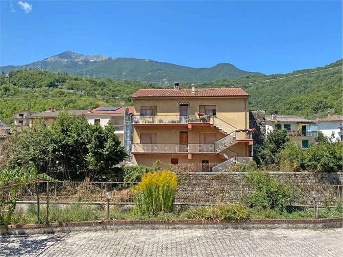 Appartamento con 5 locali in vendita in Via Delle Rose SNC, Centro, Civitella Roveto