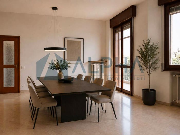 Appartamento con 6 locali in vendita in Via Francesco Prampolini, Viali, Modena