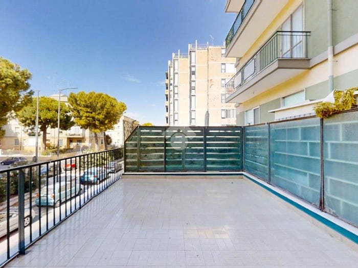 Appartamento quadrilocale in vendita in Viale Aldo Moro, Commenda, Brindisi