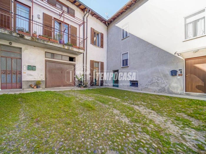 Casa quadrilocale in vendita in Via Clemente Sessa, Centro, Sumirago
