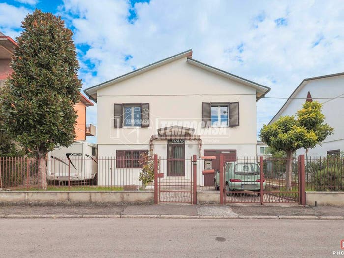 Casa con 5 locali in vendita in Via Giovanni Battarra, Coriano, Forlì