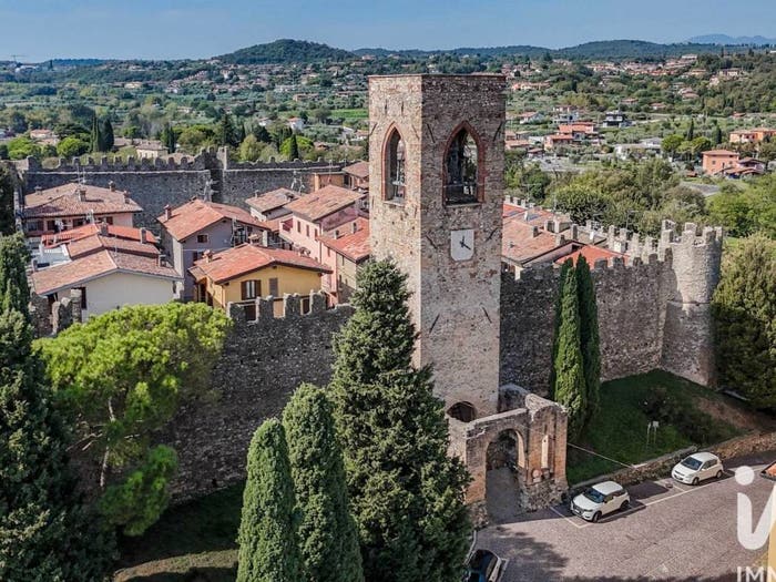 Appartamento trilocale in vendita in Via Castello I, Moniga del Garda