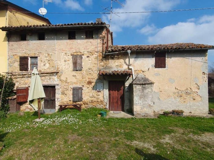 Casa con 6 locali in vendita in Felino