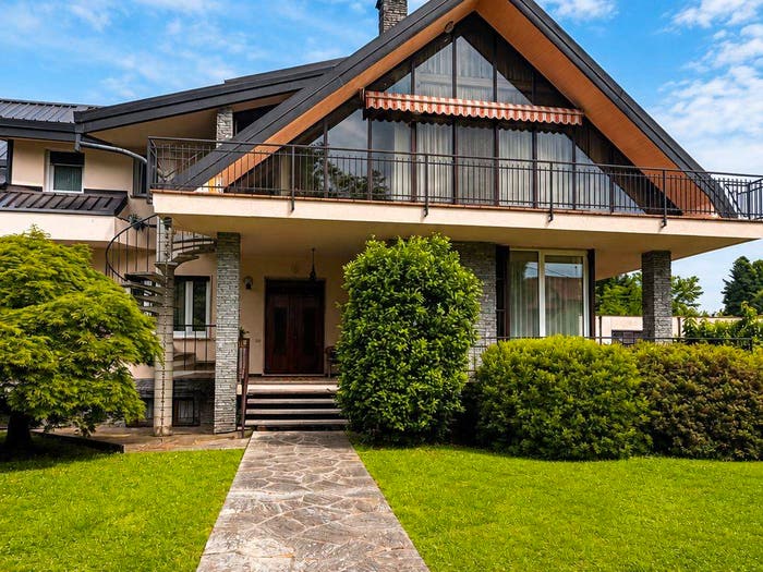 Casa con 6 locali in vendita in Via San Michele, Centro, Besozzo