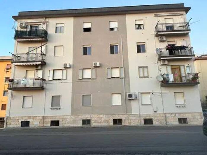 Appartamento con 5 locali in vendita in Piazzale Piano Torre, Centro, Paola