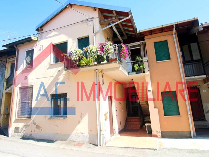 Casa trilocale in vendita in Via Guglielmo Marconi, Ternate