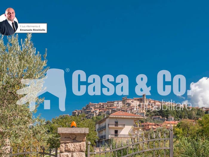 Casa con 5 locali in vendita in Strada Scandriglia Santa Maria, Centro, Scandriglia