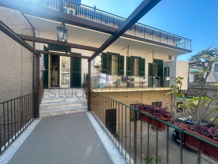 Appartamento quadrilocale in vendita in Via Licoda, Centro Storico, Giugliano in Campania