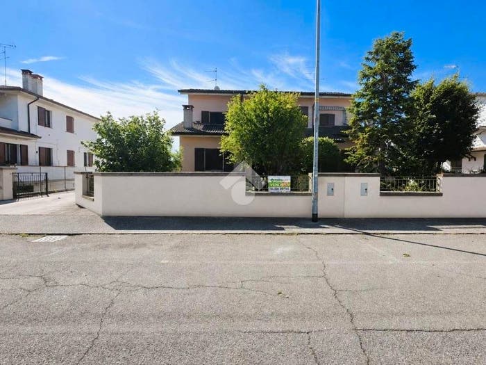 Casa con 5 locali in vendita in Via Dugoni, Levata, Curtatone