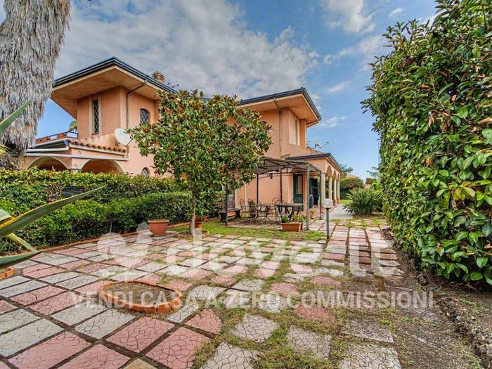 Casa con 5 locali in vendita in Largo San Salvatore, Centro, Viagrande