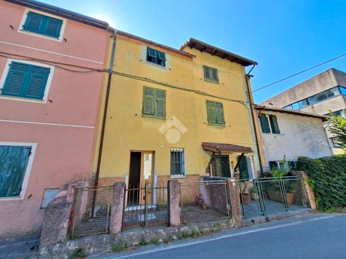 Appartamento trilocale in vendita in Via Bartolomeo Parodi, Ferriera Pontasso, Ceranesi