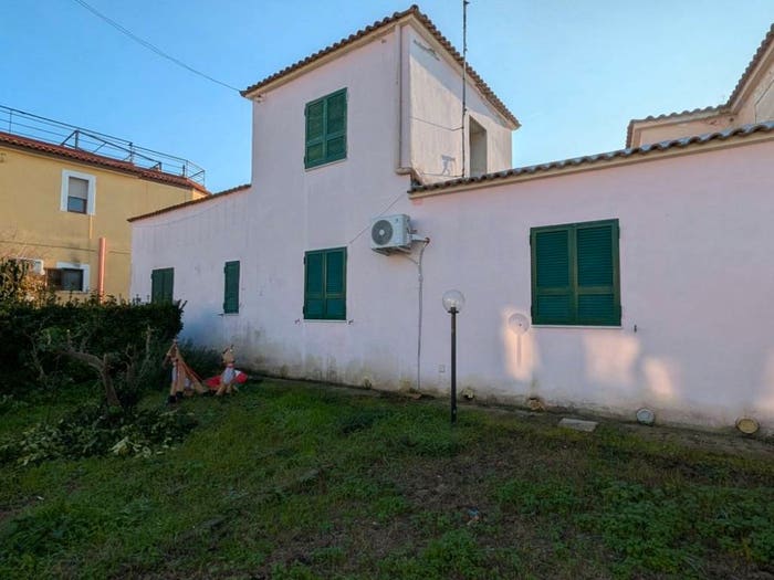 Appartamento con 6 locali in vendita in Via Torre Di Cappella, Centro, Bacoli