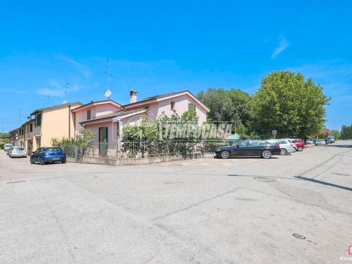 Appartamento trilocale in vendita in Via G Nardi, Zona Industriale Casola Canina, Imola