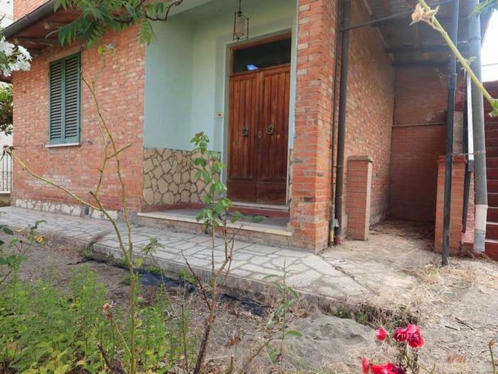 Casa con 6 locali in vendita in Via Lazio, Gracciano, Montepulciano