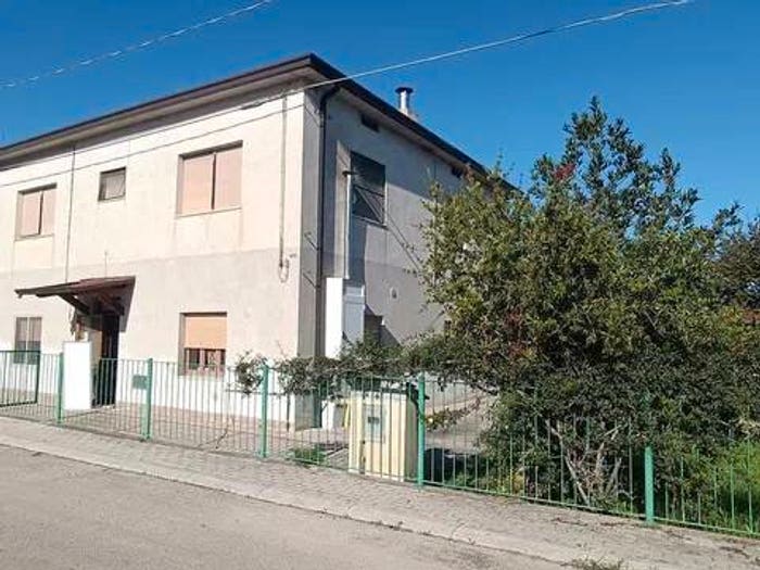 Casa con 6 locali in vendita in Via Scosse, Altino