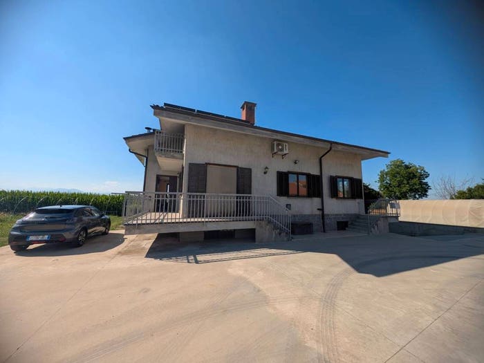 Casa quadrilocale in vendita in Via Castelletto Stura, Madonna delle Grazie Bombonina, Cuneo