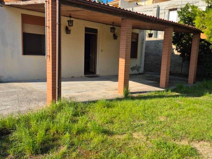 Casa quadrilocale in vendita in Via dei Rosai Vico, Curcuraci, Messina