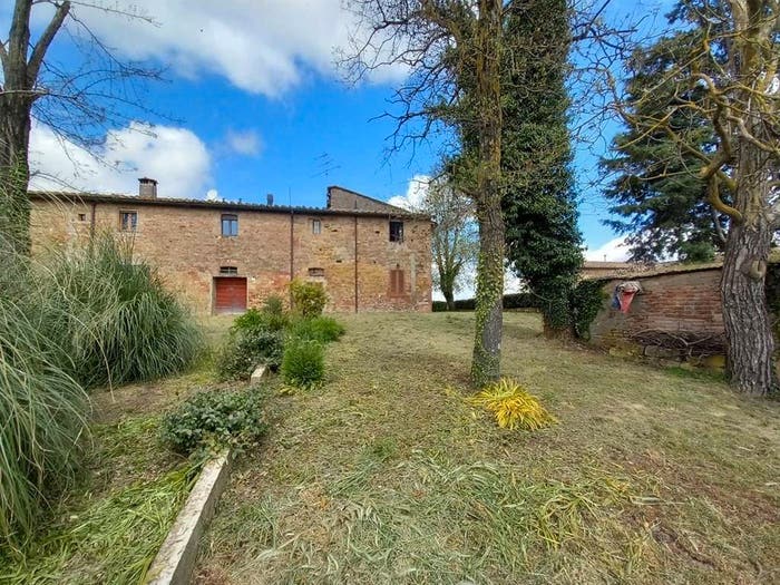 Casa con 6 locali in vendita in Avanella Bassetti, Certaldo