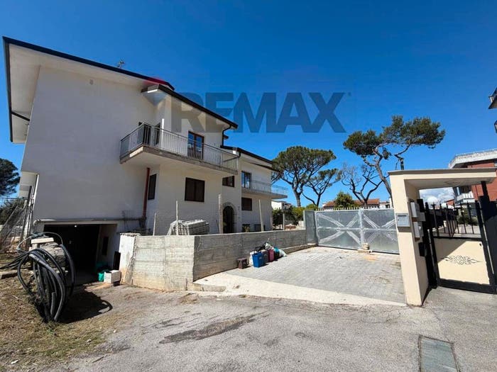 Appartamento trilocale in vendita in Via Appia, Centro, Minturno