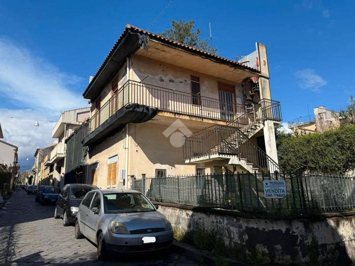 Casa quadrilocale in vendita in Via Enrico Cialdini, Centro, Riposto