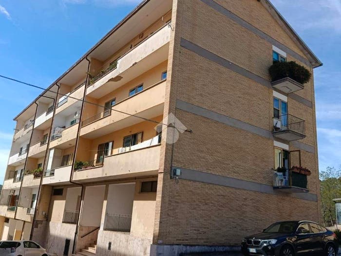 Appartamento con 6 locali in vendita in Via Martiri Ungheresi, Centro, Alatri
