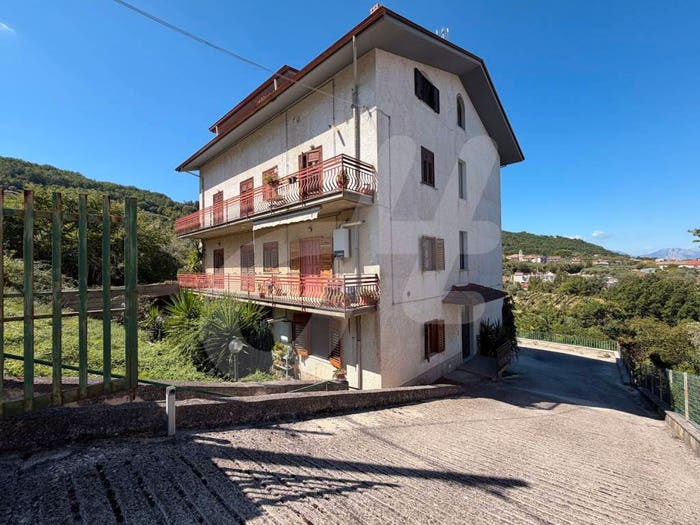 Appartamento quadrilocale in vendita in Via Toppa, Centro, San Giorgio del Sannio