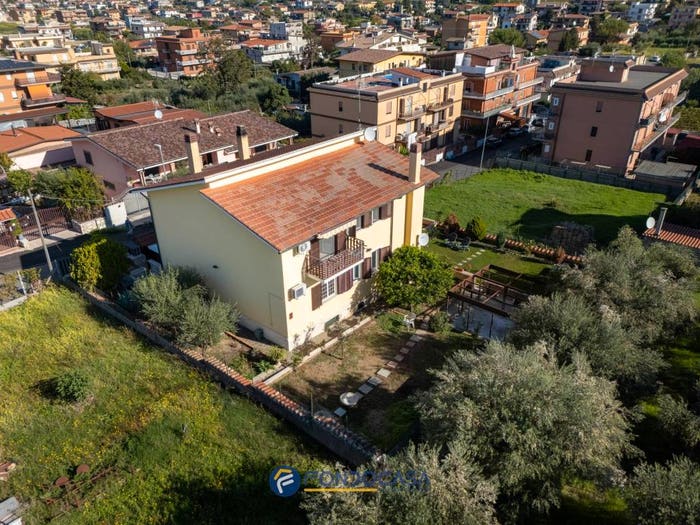 Appartamento trilocale in vendita in Via Iacurso, Rocca Cencia, Roma