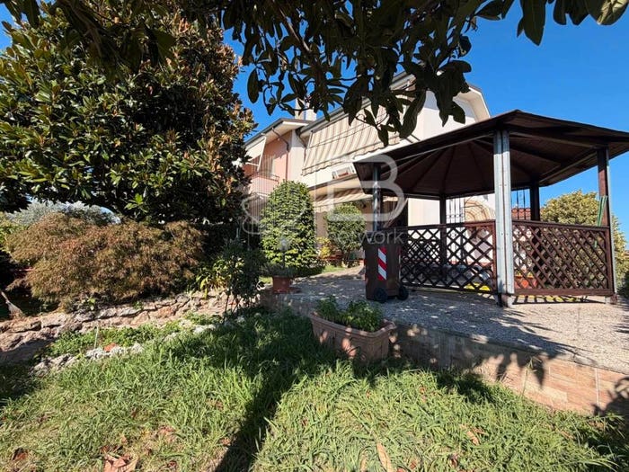 Casa con 6 locali in vendita in Via Raffaello Sanzio, Margine Coperta Traversagna, Massa e Cozzile