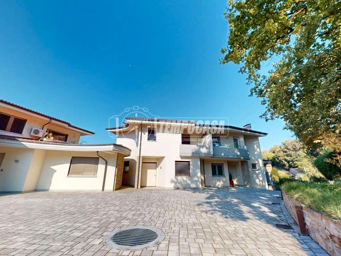 Casa con 6 locali in vendita in Strada San Matteo A, Centro, Bra