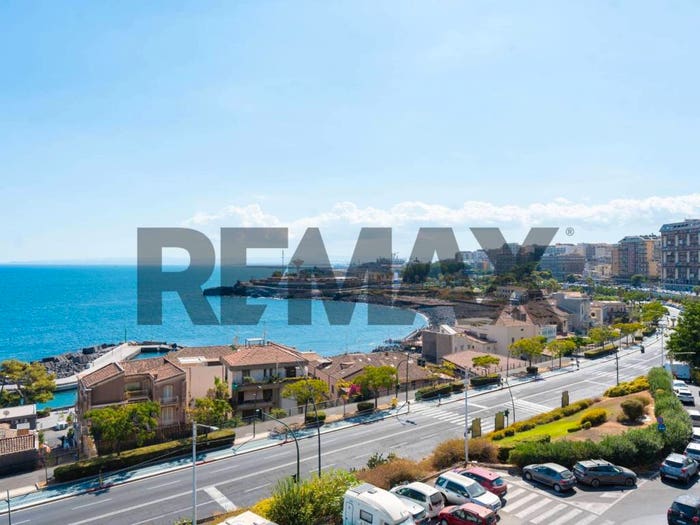 Appartamento con 6 locali in vendita in Via Alcide De Gasperi, Guardia Li Cuti, Catania