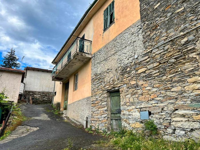 Appartamento con 5 locali in vendita in Via Tavole, Prelà