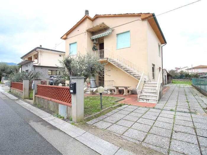 Casa con 6 locali in vendita in Centro, Bientina