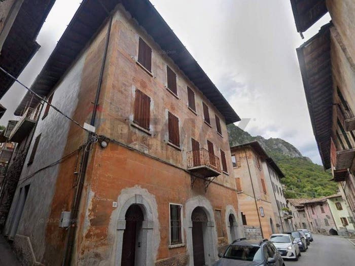 Casa con 6 locali in vendita in Via Guglielmo Marconi, Anfo