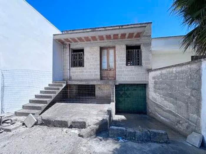 Casa con 5 locali in vendita in Via G Robertone, Campi Salentina