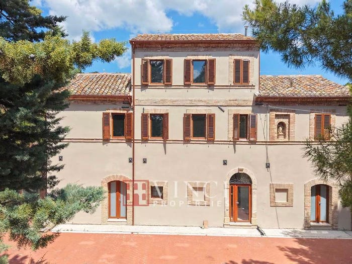 Casa con 6 locali in vendita in Centro, Montedinove