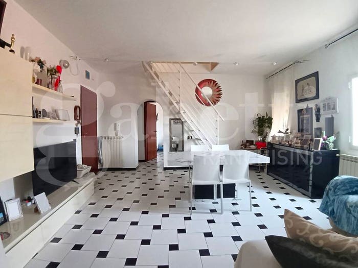Appartamento quadrilocale in vendita in Via Ippolito Nievo, Stadio Sant'Antonio Marasio, Carrara