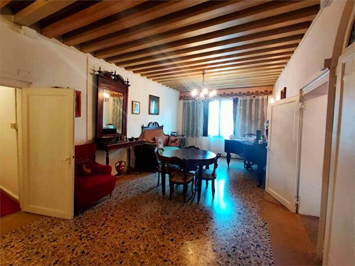 Appartamento con 6 locali in vendita in Calle del tintor, Santa Croce, Venezia