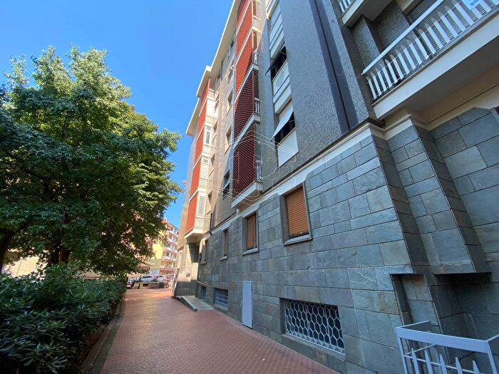 Appartamento con 6 locali in vendita in Piazza Maestri dell'Artigianato, Savona
