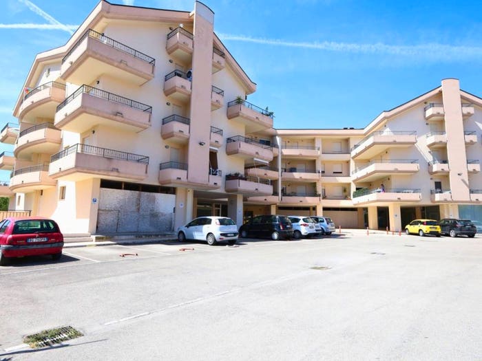 Appartamento trilocale in vendita in Via Francesco Crispi, Castelnuovo Vomano, Castellalto