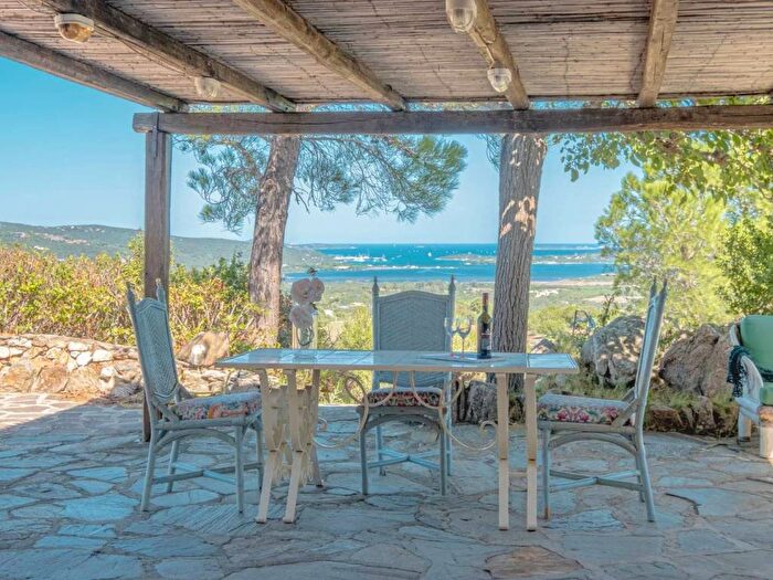 Casa con 6 locali in vendita in VIA PICCIAREDDA, Cugnana, Olbia