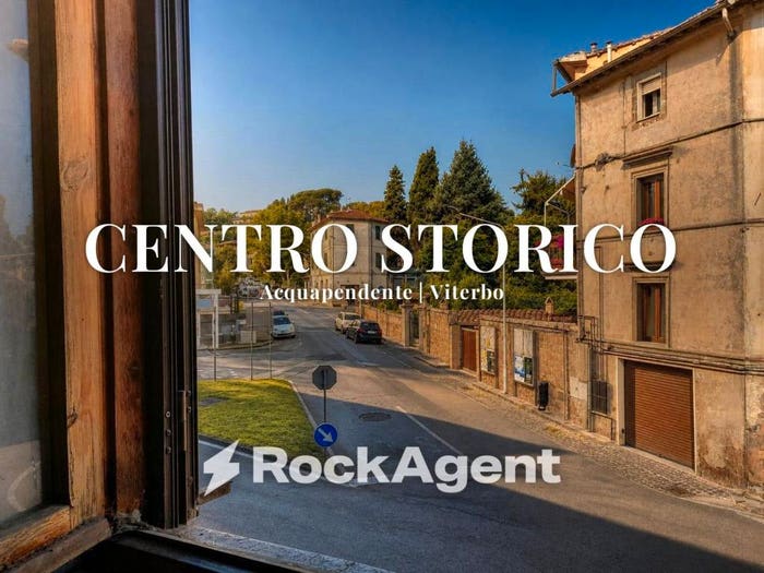 Appartamento trilocale in vendita in Via Cavour, Centro, Acquapendente