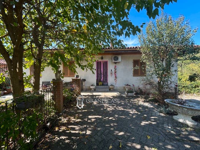 Casa con 6 locali in vendita in Casalborgone