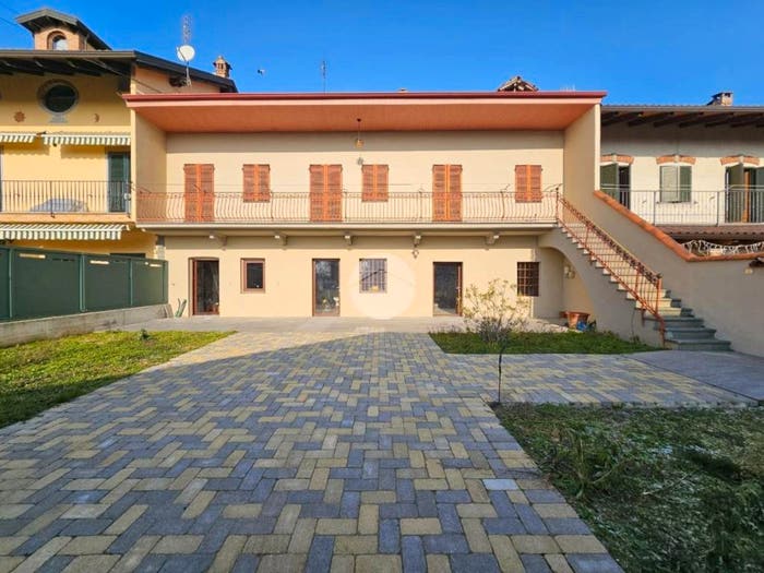 Casa con 6 locali in vendita in Via IV Novembre, Vallo, Caluso