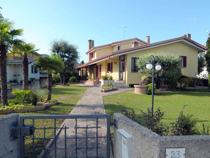 Casa con 6 locali in vendita in Eraclea