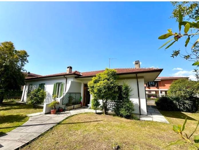 Casa con 6 locali in vendita in Marina di Carrara, Carrara