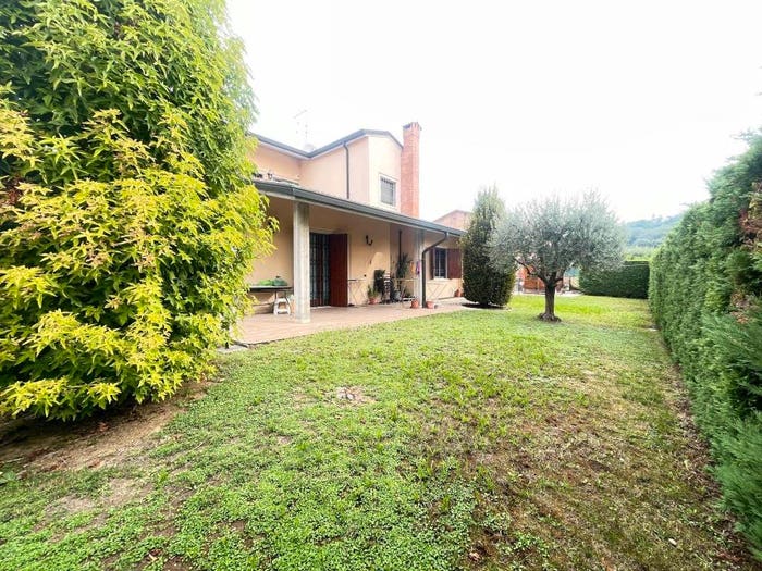 Casa con 6 locali in vendita in Via Rosa, Centro, Caldiero