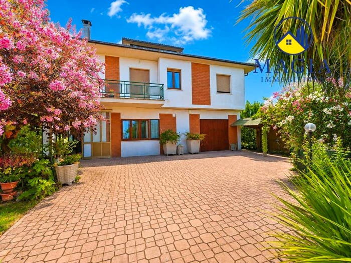 Casa con 6 locali in vendita in VIA FARAONE, Maltignano